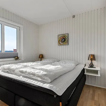 Hyggelig, Renoveret I Stueplan Med Internet Og Udsigt Til Limfjorden Sj573